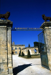 シャトーと南仏の青い空